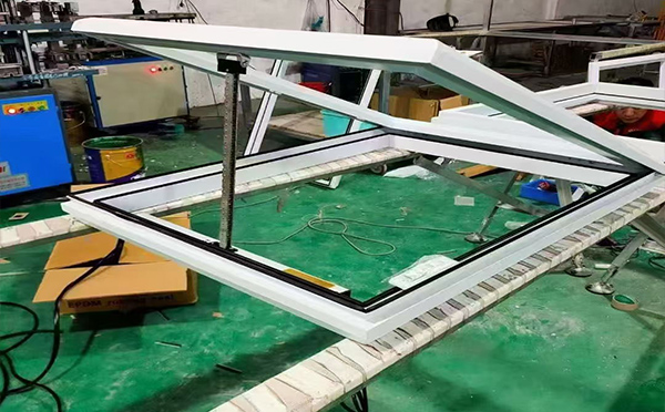 某地下车库出入口西乡排烟窗配置工程