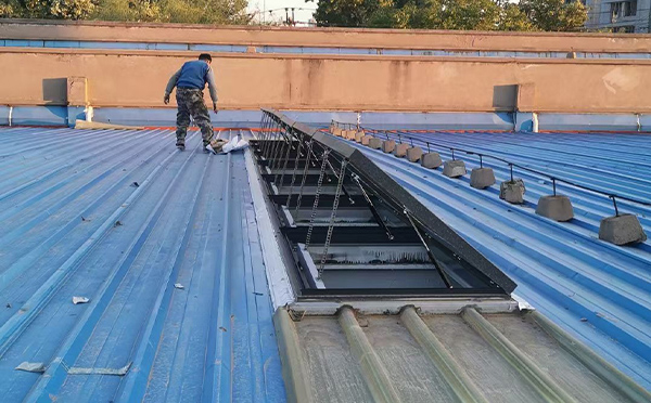 某区域性物流仓储中心西乡排烟窗系统安装项目