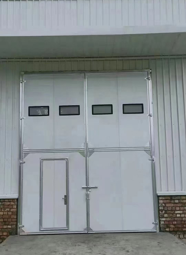 西乡工业门在设备装配车间出入口的实施记录