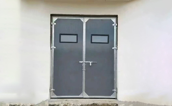 西乡工业门在高温作业区域的运行表现